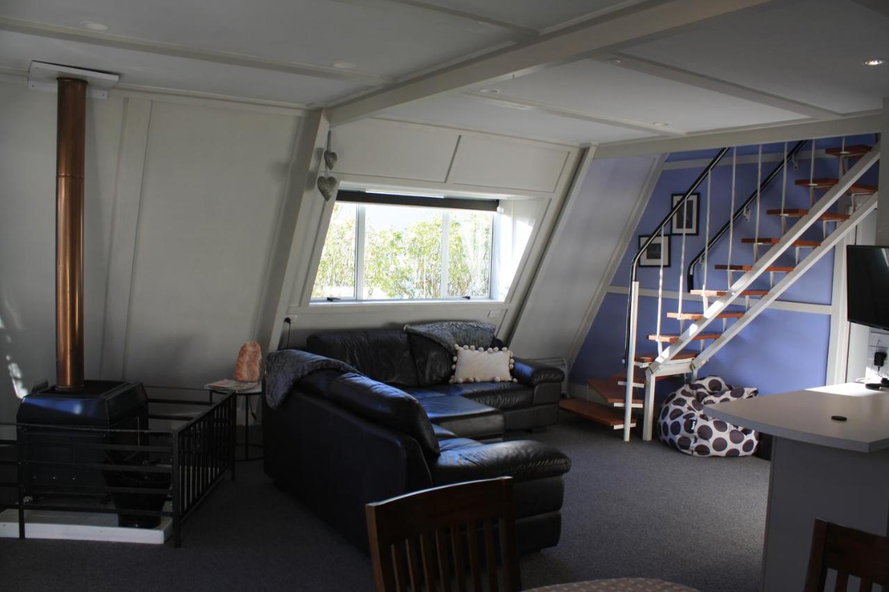 Classic A-Frame On Milford Te Anau Exterior photo