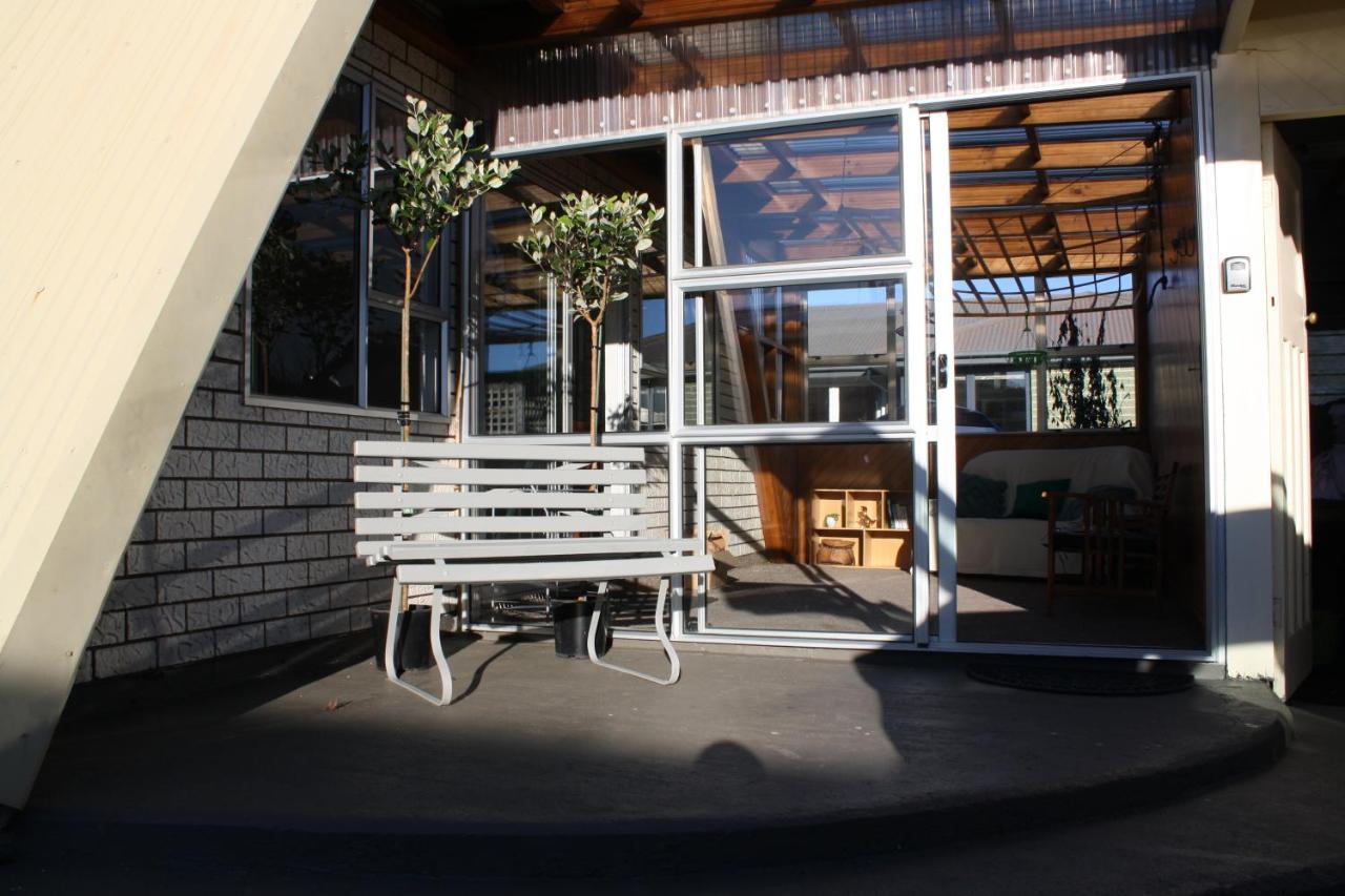 Classic A-Frame On Milford Te Anau Exterior photo