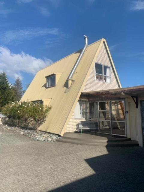 Classic A-Frame On Milford Te Anau Exterior photo